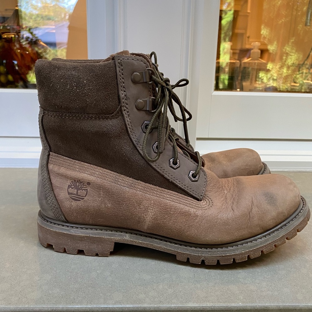 Timberland Women’s Classic Distressed Lace Up Boot - Picture 4 of 8